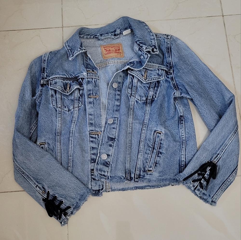 Medium Wash Levi's Denim Jacket